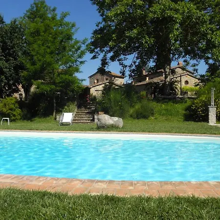 Apartamento Monte Santa Maria Tiberina Sleeps 4 With Pool And Wifi