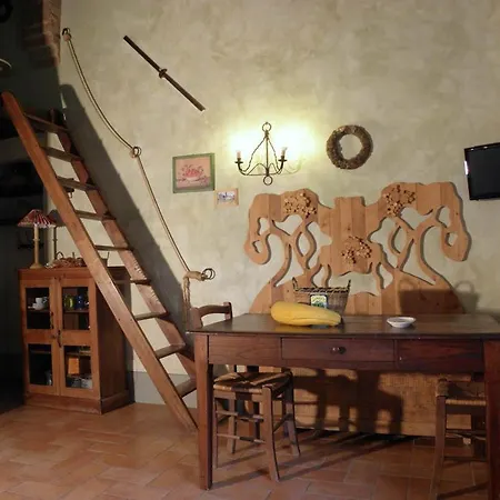 아파트 Monte Santa Maria Tiberina Sleeps 4 With Pool And Wifi 몬테레오네 도르비에토