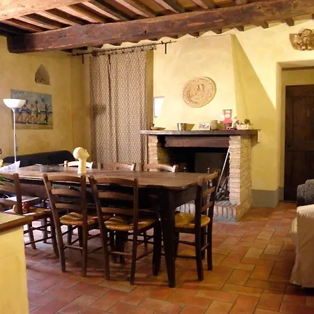 아파트 Monte Santa Maria Tiberina Sleeps 4 With Pool And Wifi